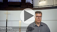 Roland Wanto, Mann mit Brille, in Kirche, Video-Vorschau.